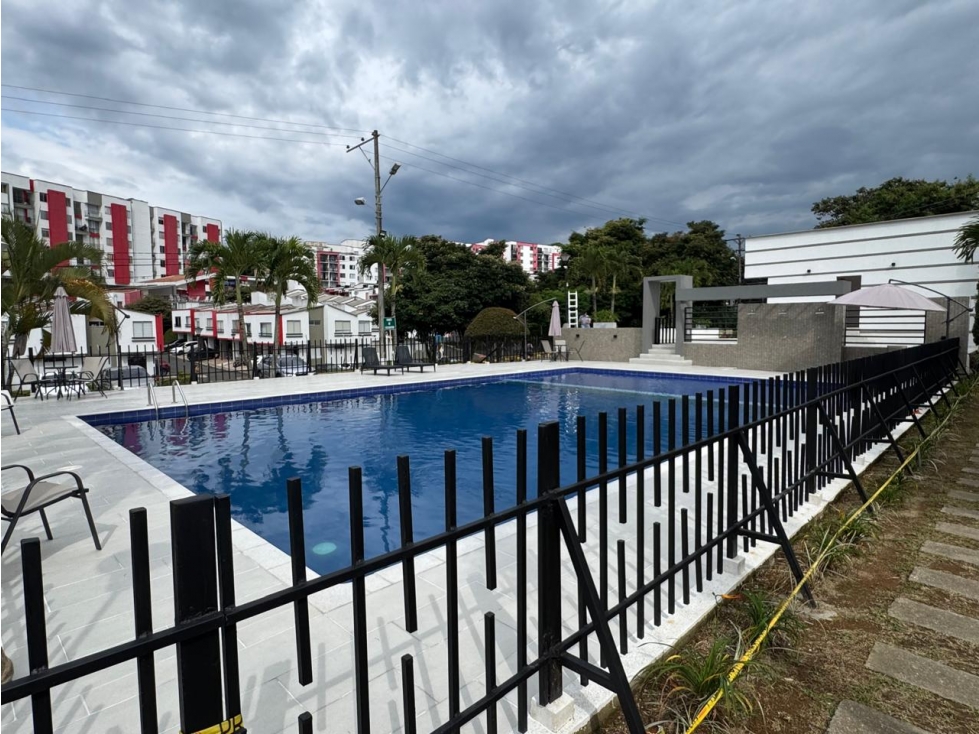 VENDO CASA ESQUINERA EN CONJUNTO CERRADO