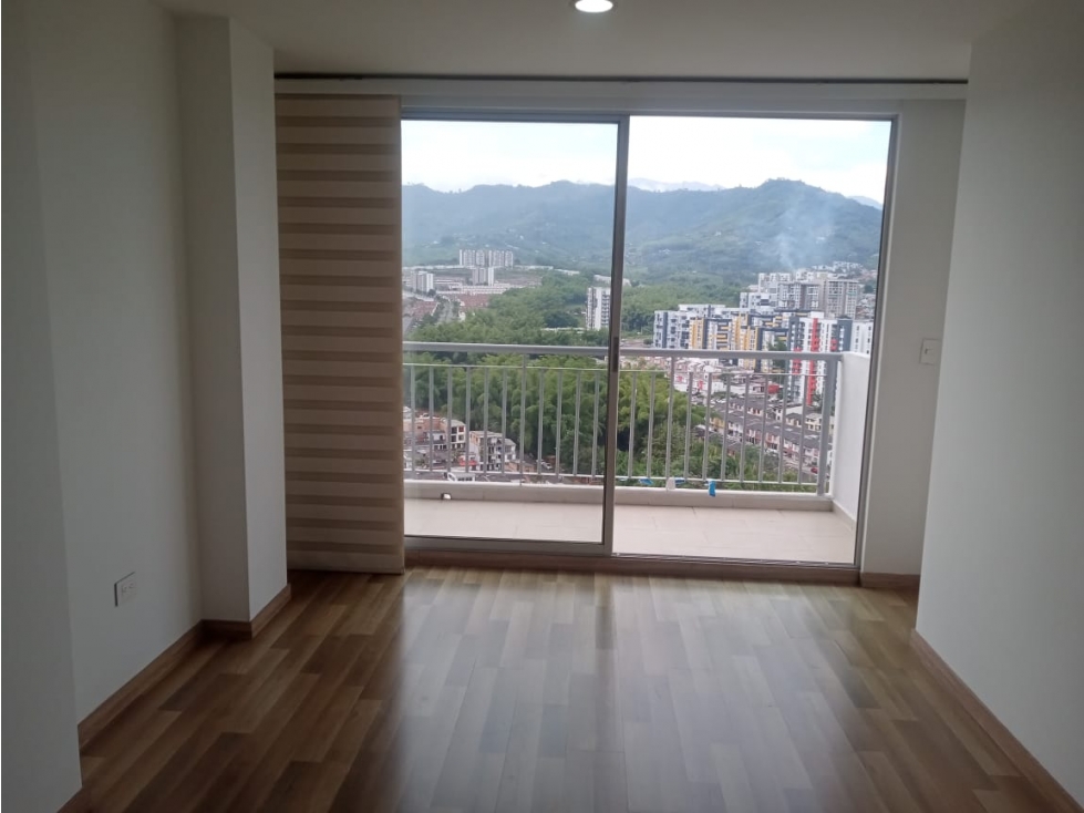 HERMOSO APARTAMENTO CON CUARTO UTIL Y PARQUEADERO CUBIERTO — foto 3
