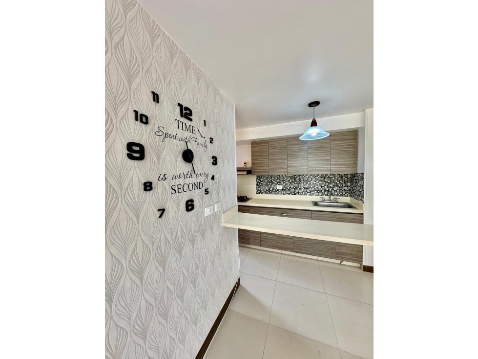 APARTAMENTO CON BALCON PARQUEADERO CUBIERTO Y CUARTO UTIL — foto 4