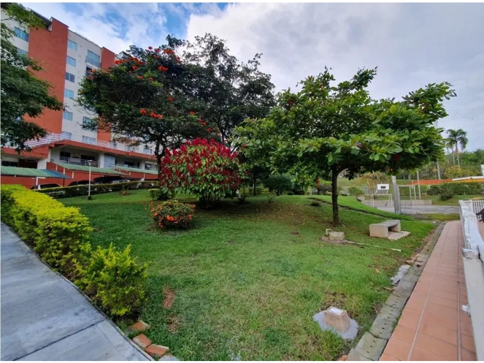 VENDO APARTAESTUDIO CON PARQUEADERO CUBIERTO Y CUARTO UTIL - 3