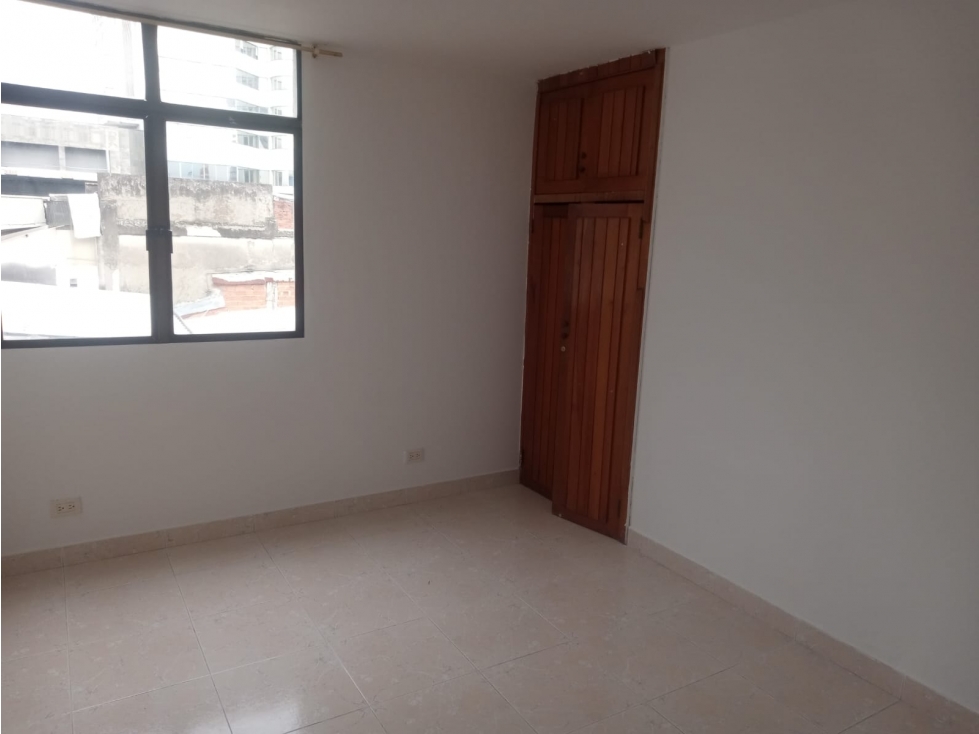 APARTAMENTO EN EL CENTRO DE PEREIRA CON PARQUEADERO CUBIERTO — foto 5