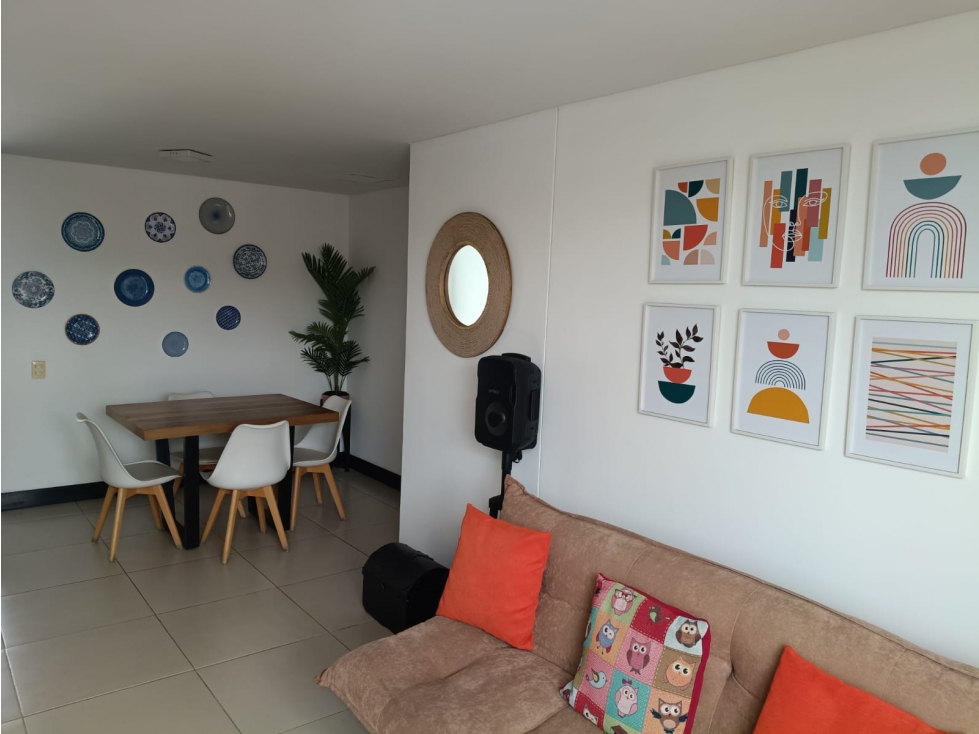 VENDO APARTAMENTO CON PARQUEADERO Y CUARTO UTIL EN LA CIRCUNVALAR — foto 2