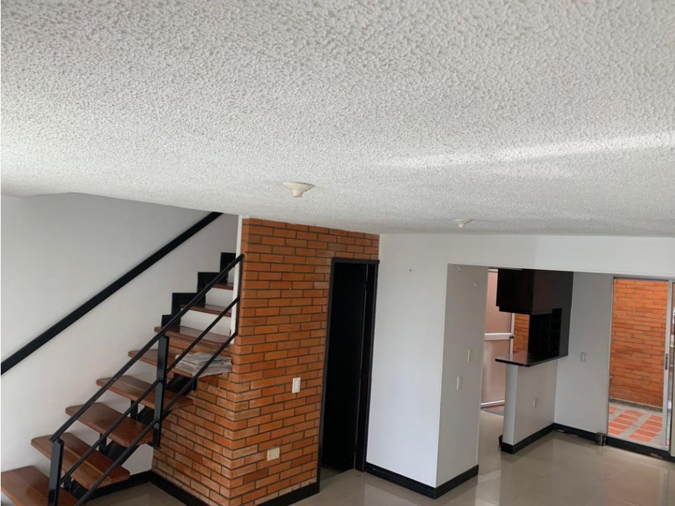 VENDO AMPLIA CASA EN CONJUNTO CERRADO EN BELMONTE — foto 4