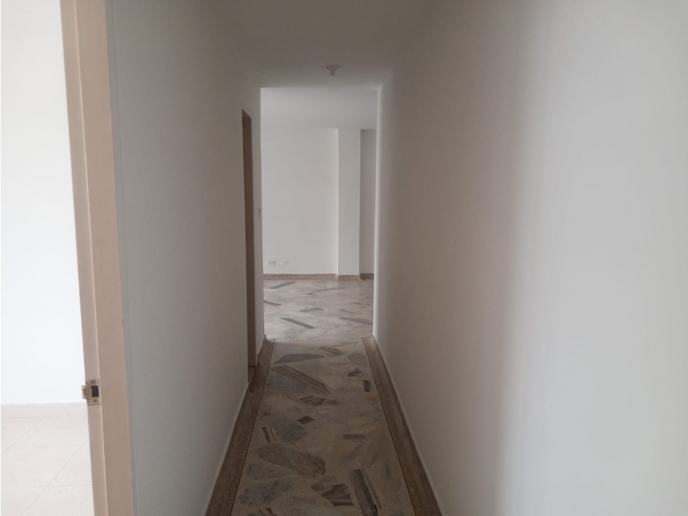 APARTAMENTO EN EL CENTRO DE PEREIRA CON PARQUEADERO CUBIERTO — foto 4