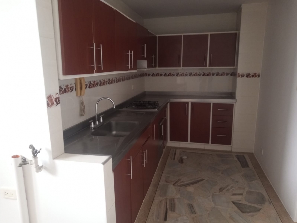 APARTAMENTO EN EL CENTRO DE PEREIRA CON PARQUEADERO CUBIERTO — foto 2