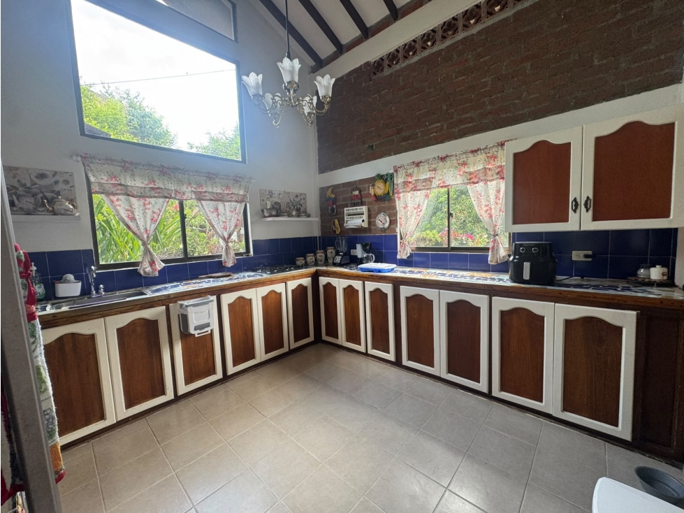 VENDO CASA DE CAMPO EN PUEBLITO CAFETERO LOTE DE 3.333MTS - 3
