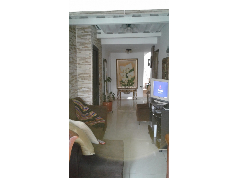 VENDO CASA DE TRES PISOS INDEPENDIENTES EN LAS COLINAS DOSQUEBRADAS - 1