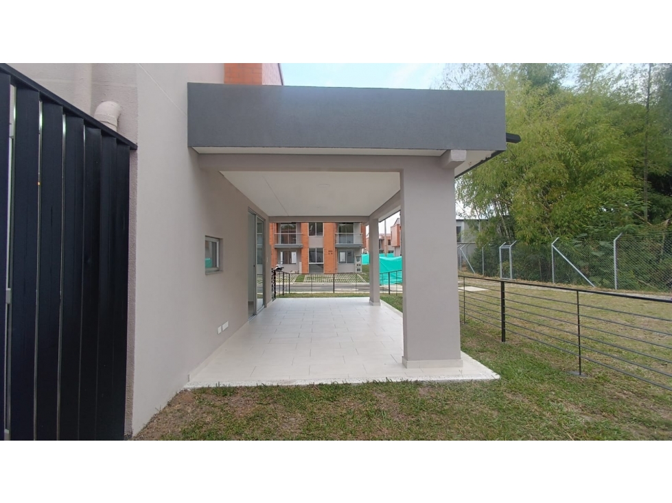 SE RENTA HERMOSA CASA NUEVA EN GALICIA DE 2 NIVELES — foto 4