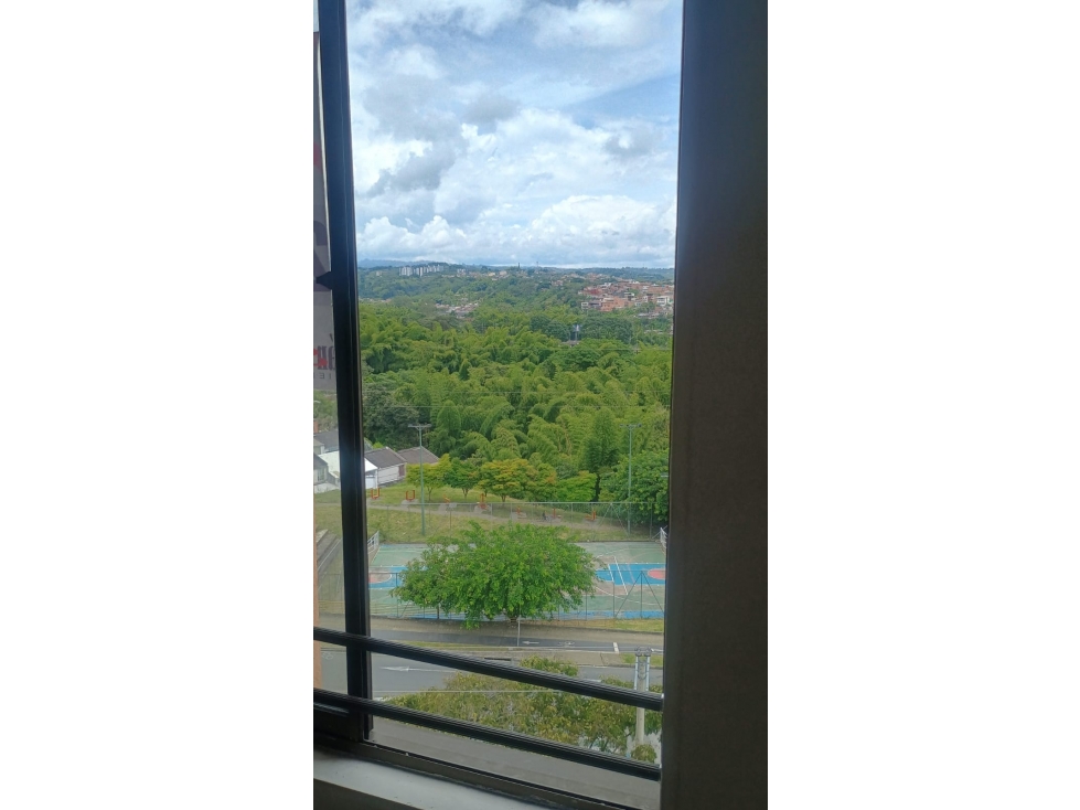 APARTAMENTO CERCA AL AREOPUERTO CON PARQUEADERO CUBIERTO — foto 3