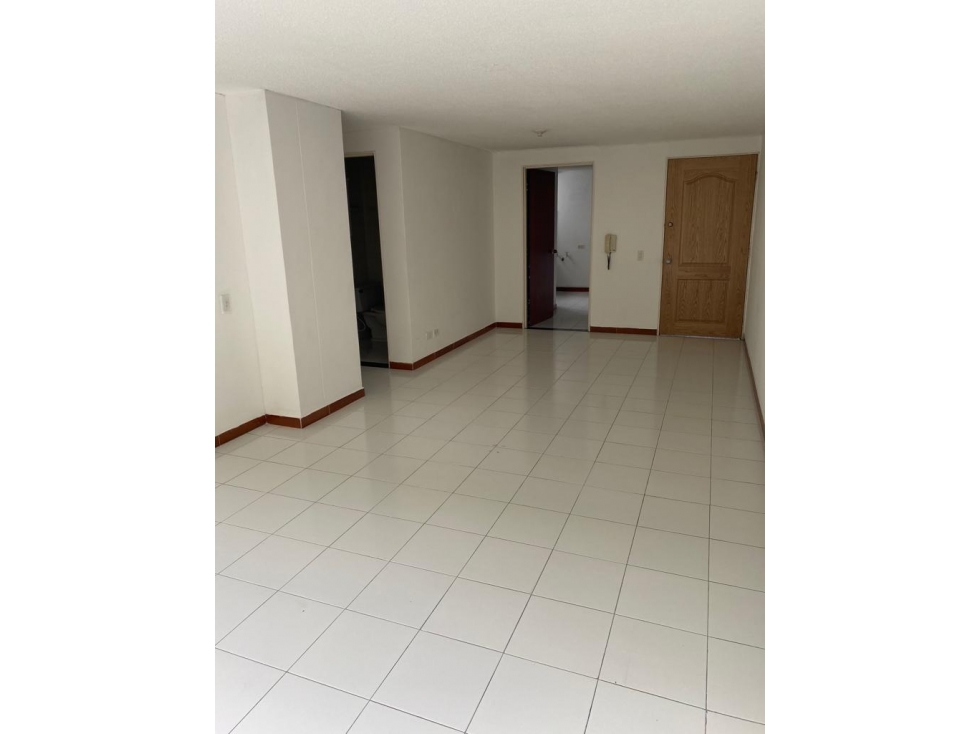 VENDO AMPLIO APARTAMENTO CERCA AL TERMINAL DE TRANSPORTES