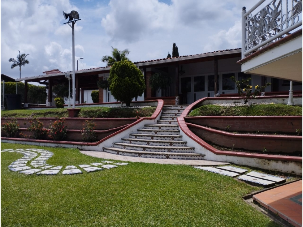 VENDO ESPECTACULAR CASA CAMPESTRE EN COMBIA - 1