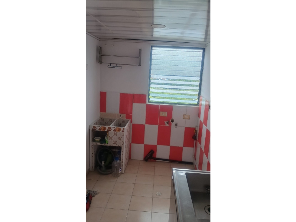 APARTAMENTO CERCA AL AREOPUERTO CON PARQUEADERO CUBIERTO — foto 6