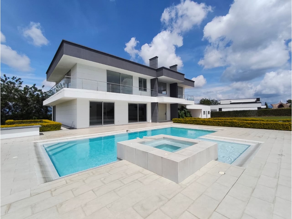 VENDO HERMOSA CASA CAMPESTRE CON PISCINA EN CERRITOS