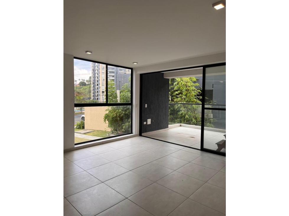 VENDO APARTAMENTO CON JACUZZI DEPOSITO Y 2 PARQUEADEROS