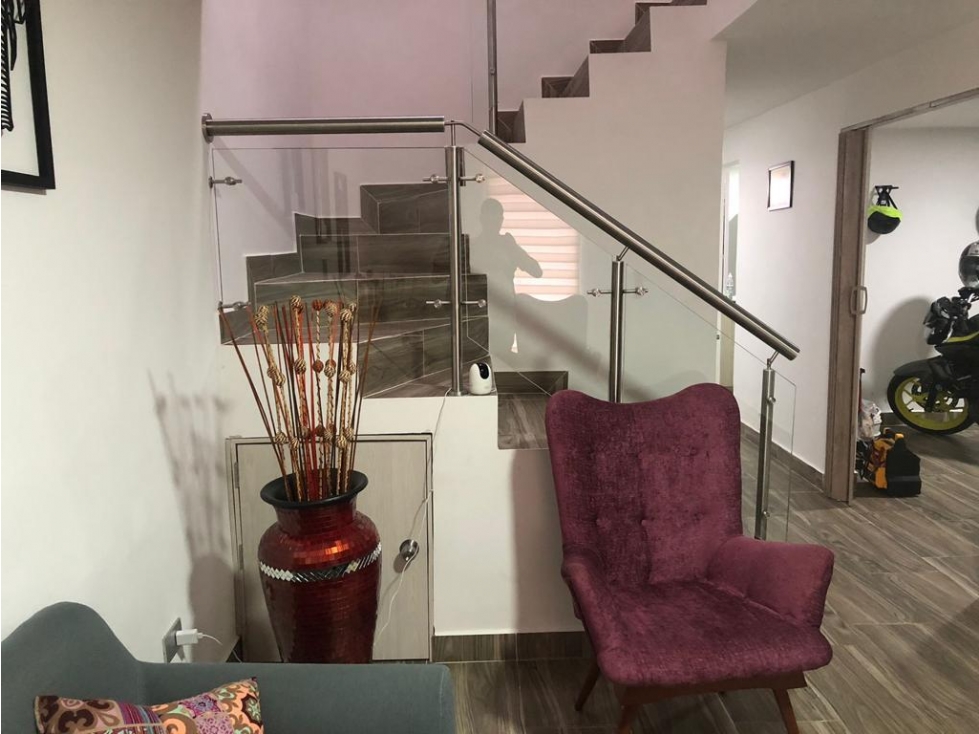 VENDO AMPLIA CASA REMODELADA SECTOR BELMONTE — foto 3