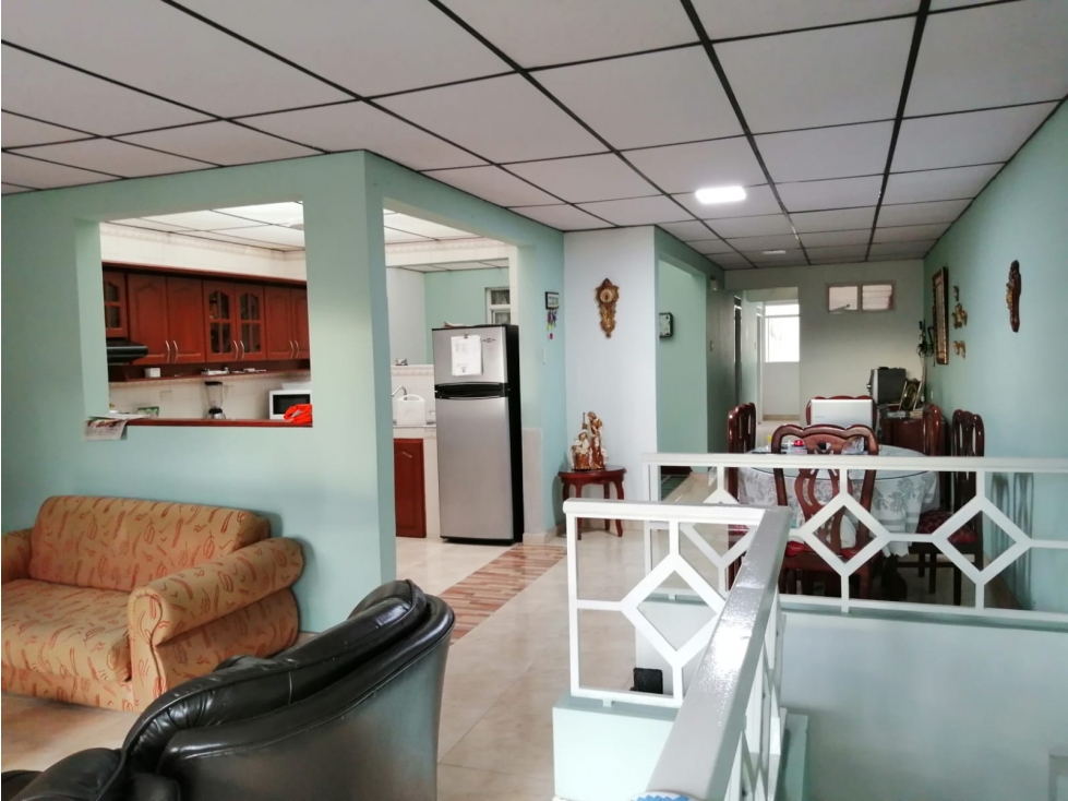 CASA DE TRES PISOS INDEPENDIENTES MUY CERCA AL CENTRO DE PEREIRA