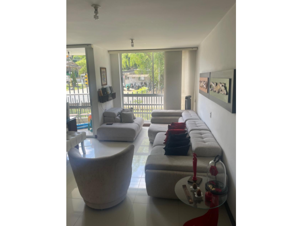 VENDO AMPLIO APARTAMENTO EN CERRITOS CON 2 PARQUEADEROS — foto 2