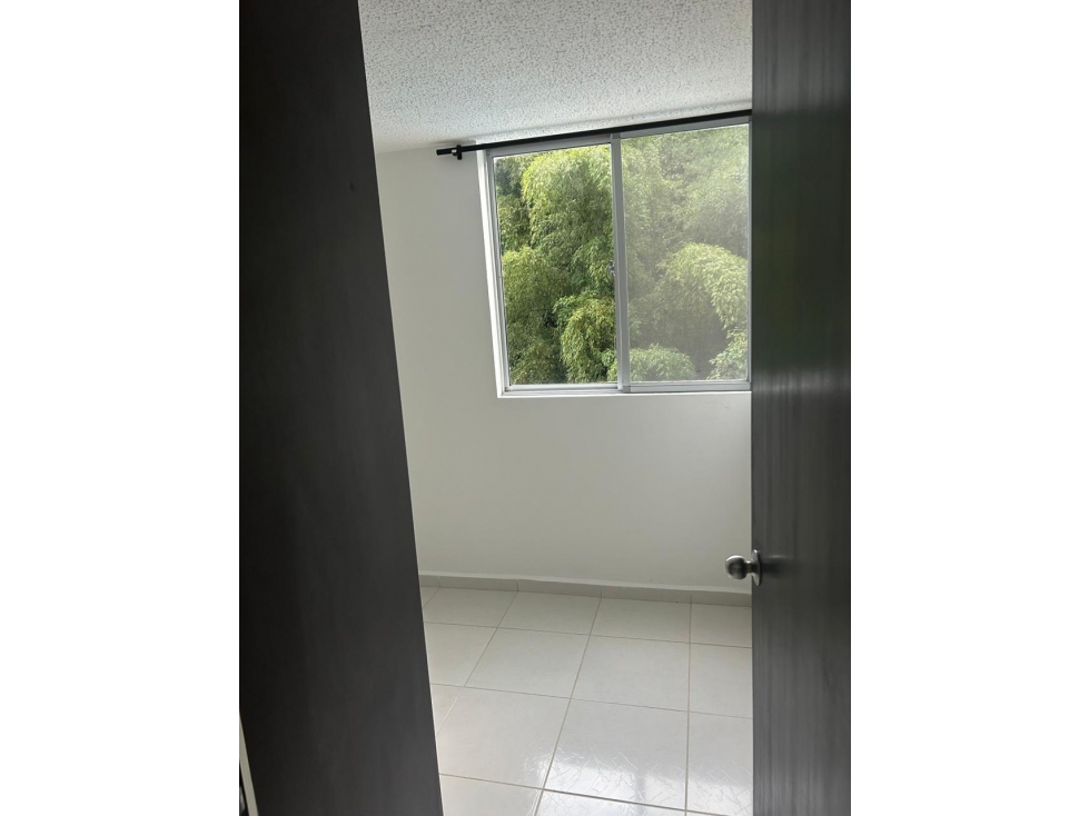 VENDO APARTAMENTO CON PARQUEADERO EN DOSQUEBRADAS RISARALDA — foto 3