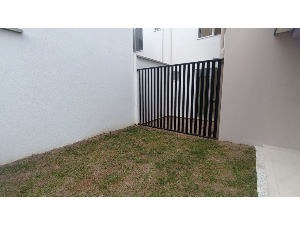 SE RENTA HERMOSA CASA NUEVA EN GALICIA DE 2 NIVELES — foto 5