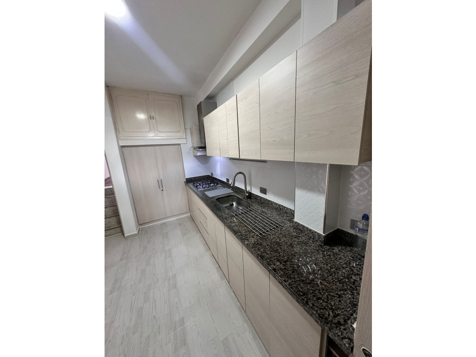 VENDO AMPLIA CASA PARA VIVIENDA O DESARROLLO DE USO COMERCIAL — foto 3