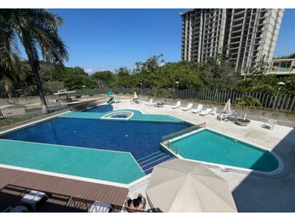VENDO AMPLIO APARTAMENTO EN CERRITOS CON 2 PARQUEADEROS