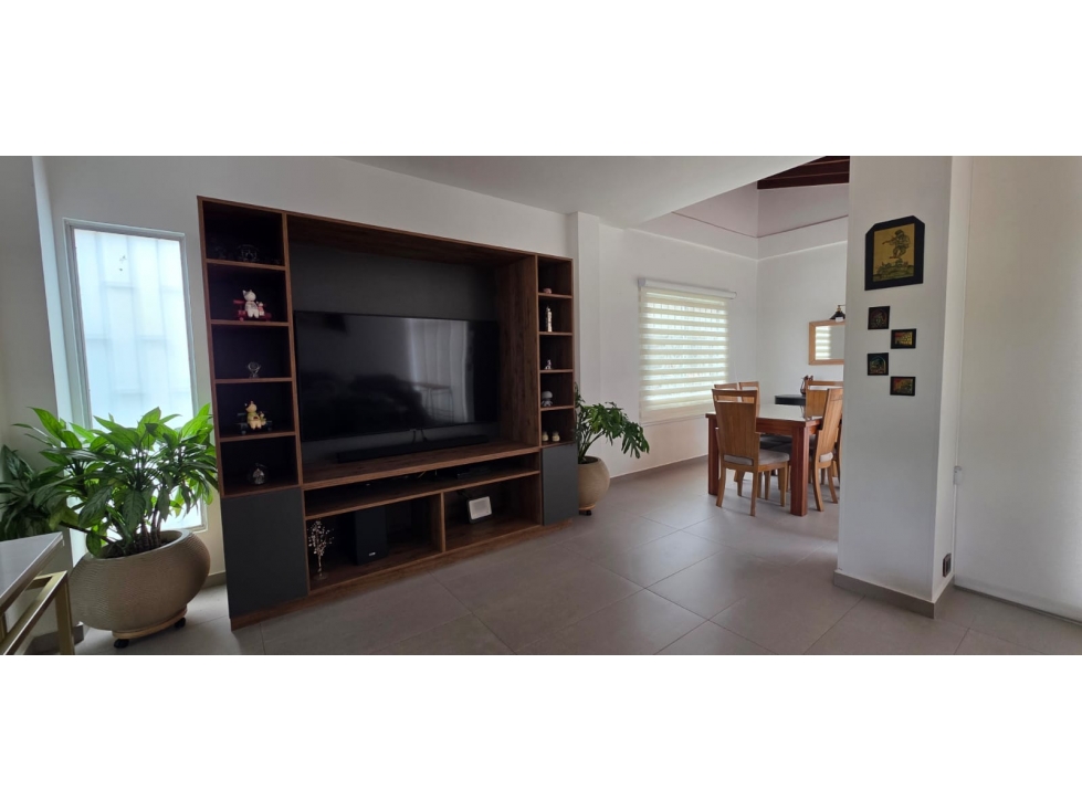 VENDO AMPLIA CASA ESQUINERA REMODELADA AV SUR PEREIRA — foto 3
