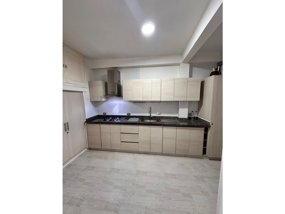 VENDO AMPLIA CASA PARA VIVIENDA O DESARROLLO DE USO COMERCIAL — foto 5