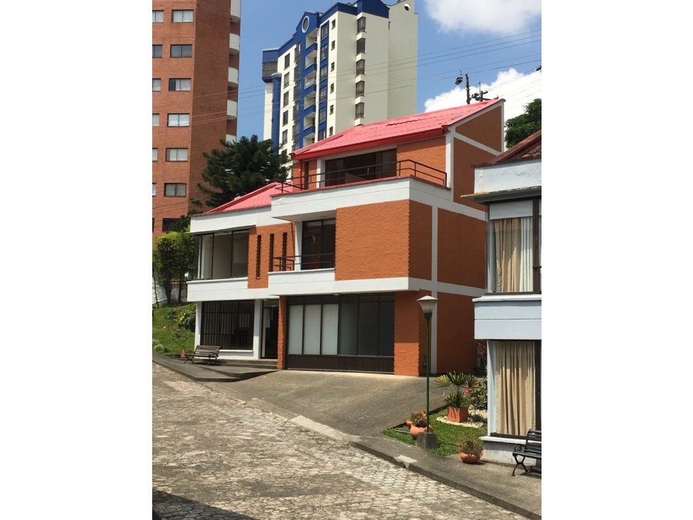 SE VENDE CASA EN PINARES
