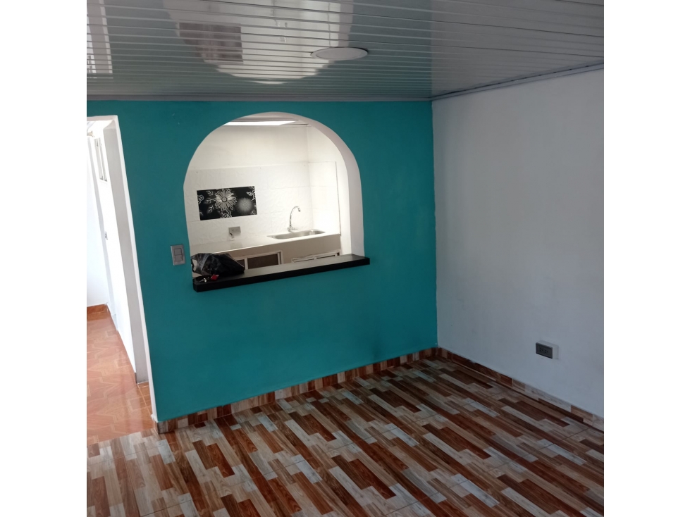 VENDO AMPLIA CASA EN CUBA SOBRE AV PRINCIPAL - 5