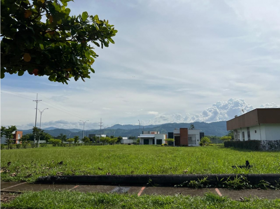 Se vendo lote plano en Vía Viterbo - 2