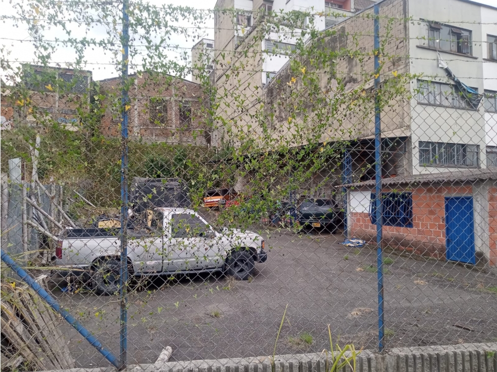 ARRIENDO LOTE EN LA AVENIDA LONGITUDINAL PARALELA AV 30 DE AGOSTO - 5