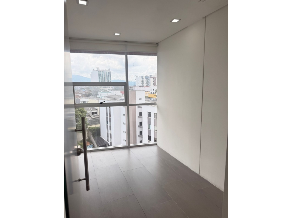 ARRIENDO HERMOSAS OFICINAS EN ALPES CON PARQUEADERO CUBIERTO — foto 6