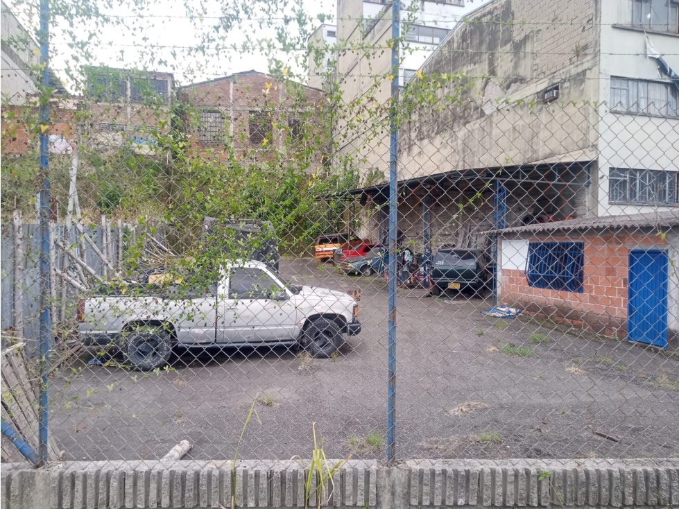 ARRIENDO LOTE EN LA AVENIDA LONGITUDINAL PARALELA AV 30 DE AGOSTO - 6