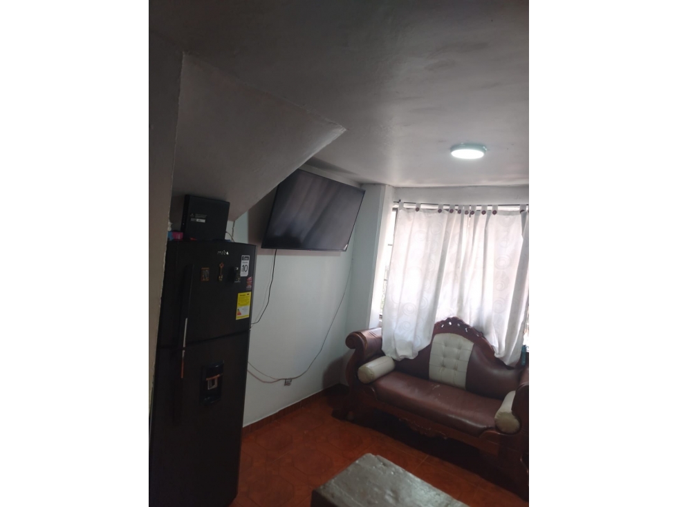 Vendo casa de 3 pisos más terraza