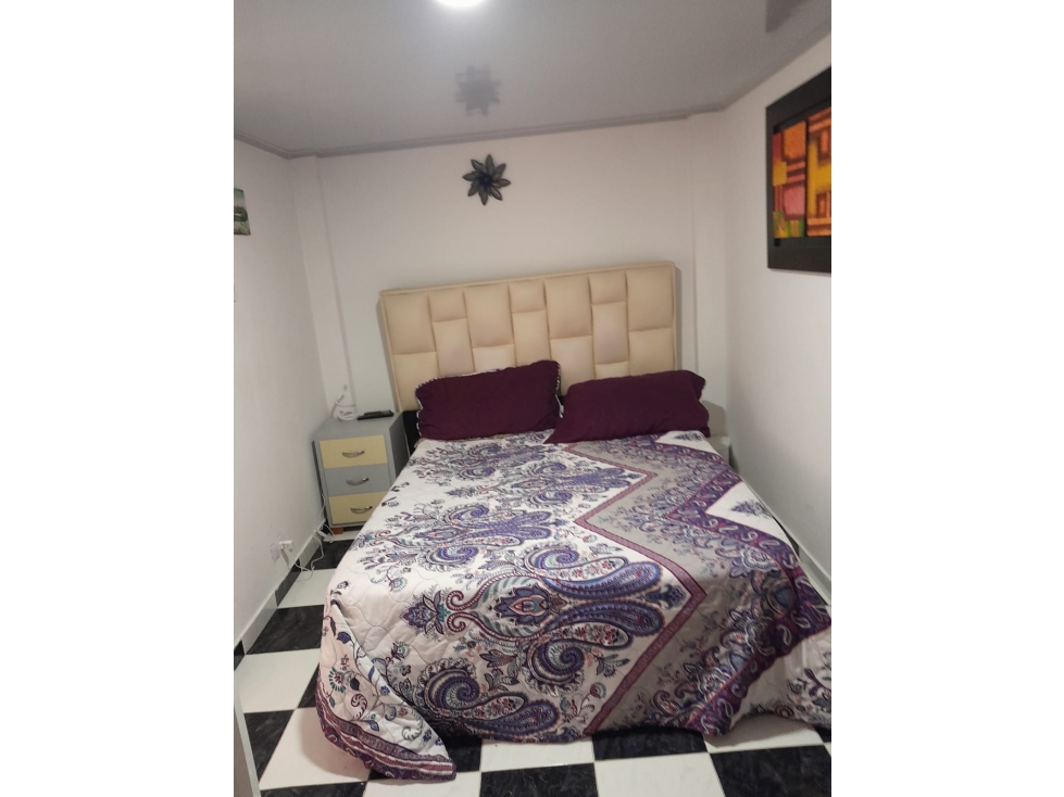 Vendo amplia casa en PH, segundo piso — foto 4