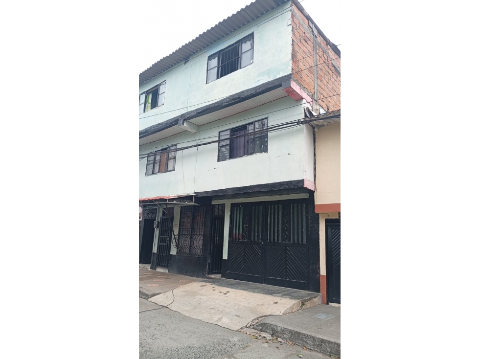 VENDO CASA EN CUBA DISTRIBUIDA EN 17 APARTAMENTOS
