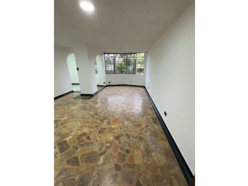 AMPLIO APARTAMENTO PARQUEADERO CUBIERTO EXCELENTE UBICACIÓN AV SUR — foto 5