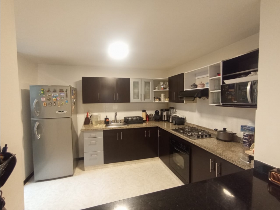 VENDO AMPLIA CASA CON MODERNOS ACABADOS — foto 6