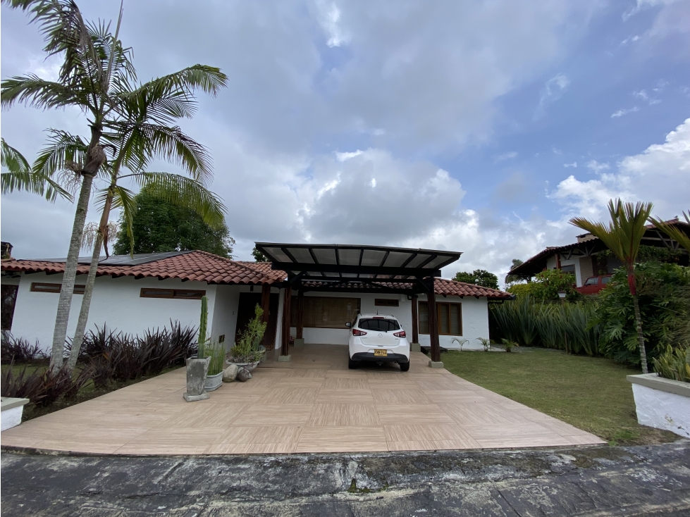 Se VENDE espectacular casa campestre vía Circasia