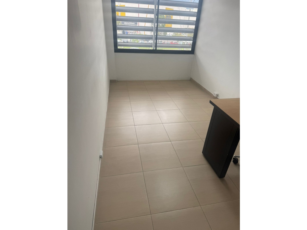 Oficina en arriendo Bogotá frente a Unicentro — foto 4