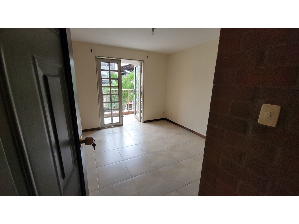 SE ALQUILA APARTAMENTO SECTOR EL TRONCAL