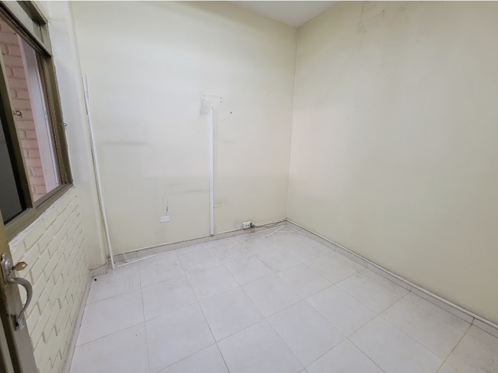 ALQUILER DE LOCAL SECTOR SAN NICOLAS — foto 3