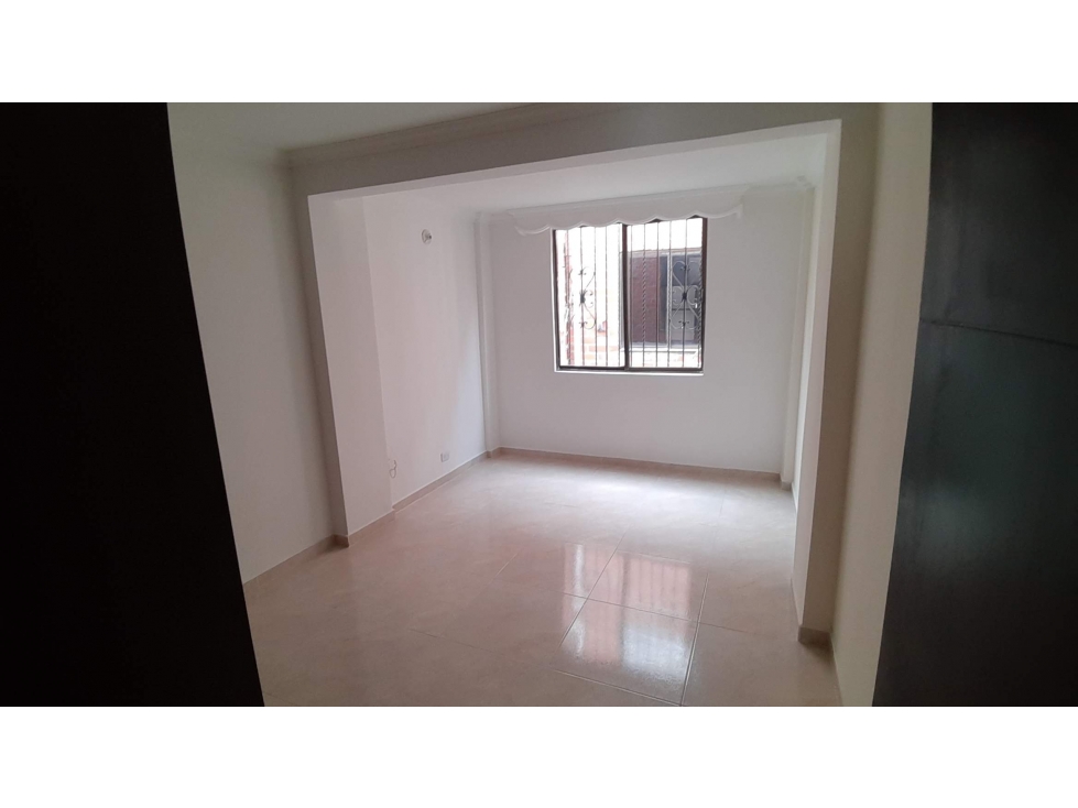 Alquiler casa 3 niveles sector Limonar - 2