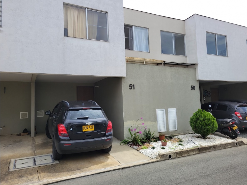 VENTA DE CASA DE 2 NIVELES CIUDAD COUNTRY