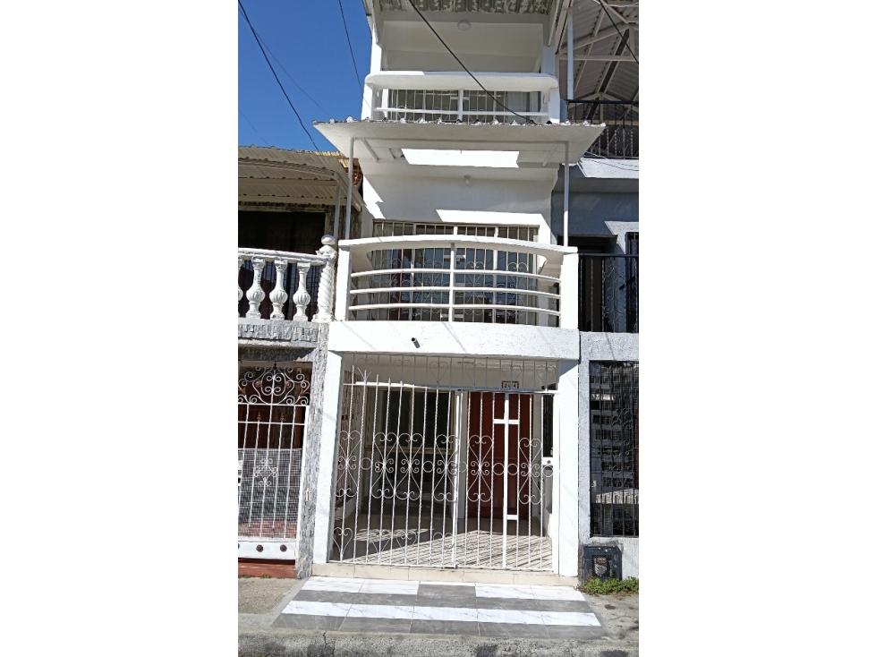 VENTA DE CASA 3 NIVELES SECTOR BRISAS DE LOS ALAMOS