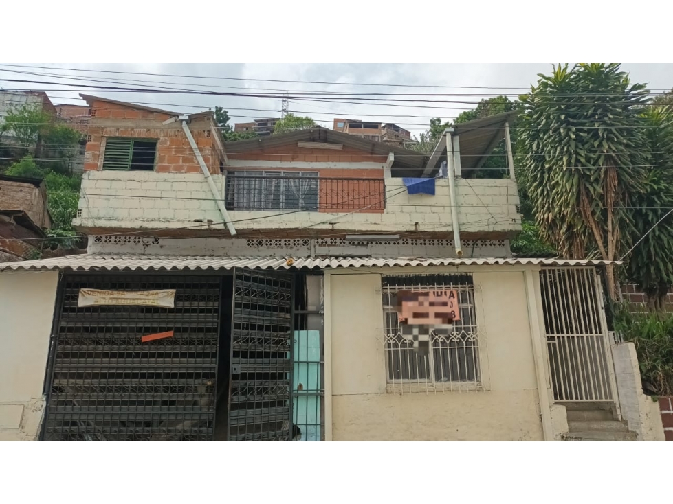 VENTA DE LOTE CON CUATRO APTOS Y BODEGA AGUACATAL - 1