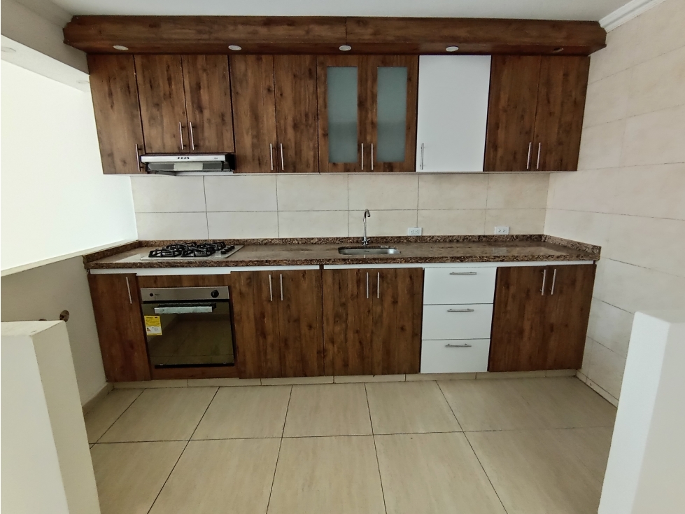 SE ALQUILA APARTAMENTO SEGUNDO PISO SECTOR ALFAGUARA - 5