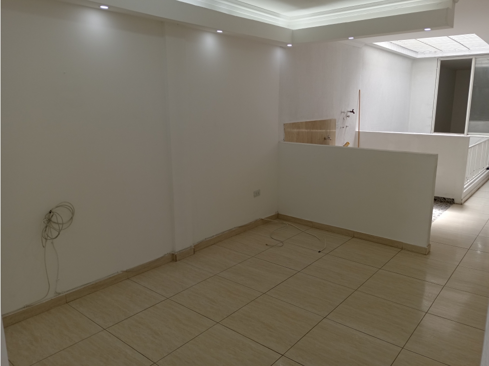 SE ALQUILA APARTAMENTO SEGUNDO PISO SECTOR ALFAGUARA - 6
