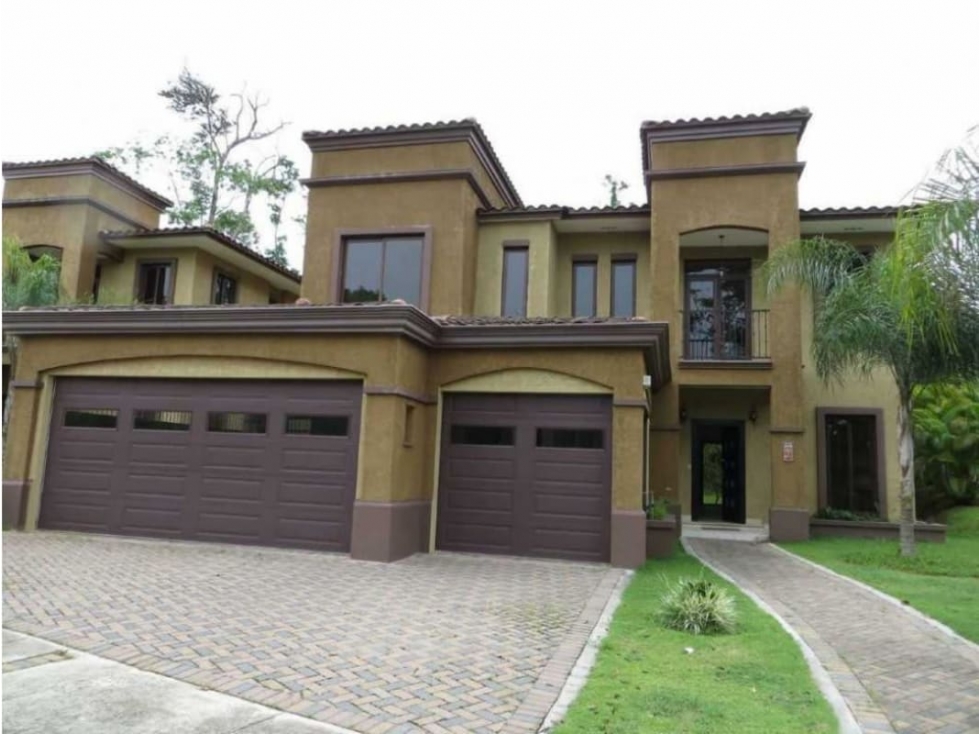 CASA EN VENTA EN EMBASSY CLUB CLAYTON, 4 REC