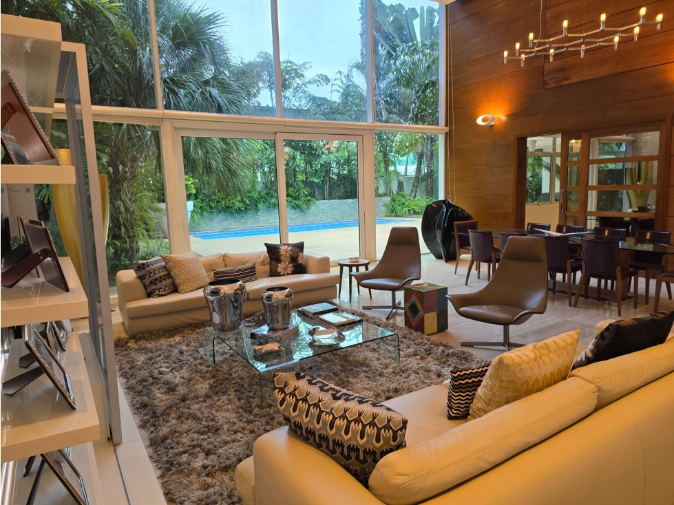 CASA EN VENTA EN COSTA ESMERALDA, 5 RECAMARAS